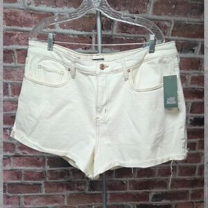 Wild Fable Off White High Rise Denim Shorts Size 17 Rolled Cuffs Relaxed Fit